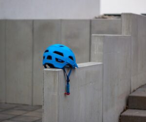 "Looks like shit but saves my life" - Fahrradhelmkampagne
