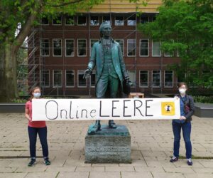 OnlineLeere: Studierendeninitiative fordert Rückkehr zur Präsenz-Uni