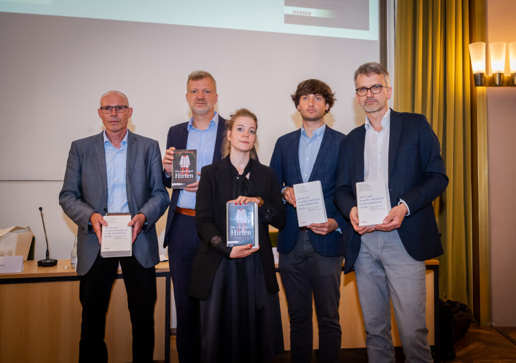 Das Team der Aufarbeitungsstudie (v.l.): Dr. Bernhard Frings, Prof. Dr. Thomas Großbölting, Dr. Natalie Powroznik, Dr. David Rüschenschmidt und Prof. Dr. Klaus Große Kracht; Copyright: WWU - Michael Möller