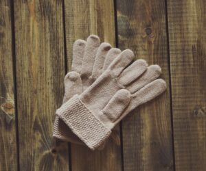 Qurzgefasst- Handschuhe- Nur treue Begleiter im Winter?