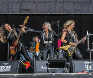 "We're just rocking and rolling and that's what it's all about!" - Vixen im Interview