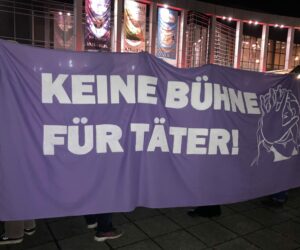 Keine Bühne für Täter - Demonstration vor Lindemann Konzert