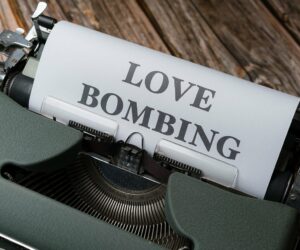 qurzgefasst Love-Bombing