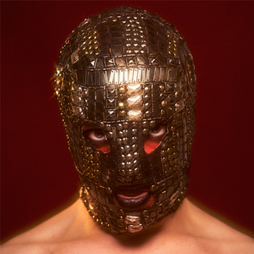 Cover des Albums ABOMINATION von Lynks. Zu sehen ist Lynks mit einer goldenen Maske auf dem Kopf.