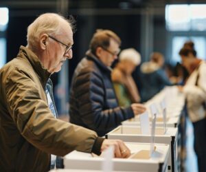 Voller Einsatz als Wahlhelferin