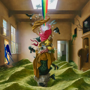 Zu sehen ist ein Kunstwerk. Am Boden eine hügelige grüne Landschaft, die sich in einem Zimmer befindet. In der Mitte ist eine Statue zu sehen, die aus verschiedenen Elementen besteht, Im aufgebrochenen Kopf am oberen Ende der Statue befindet sich ein Diamant, aus dem ein Regenbogen Richtung Decke zeigt. Im Zimmer verteilt sind Vögel.