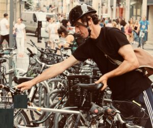 Von uncool zu unverzichtbar: Der Fahrradhelm
