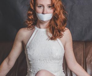 Behind the Lyrics - "History of Man" von Maisie Peters