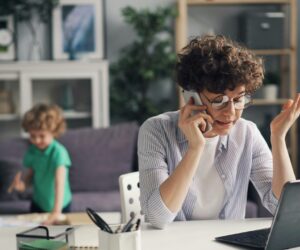 Studieren mit Kind: Zwischen Hörsaal, Kita und mentaler Belastung